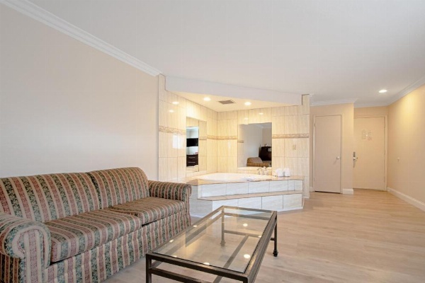 Red Roof Inn & Suites Monterey image 18