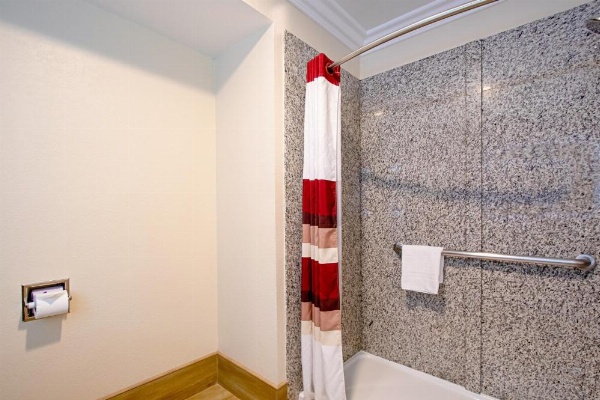 Red Roof Inn & Suites Monterey image 20