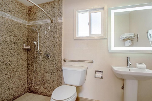 Red Roof Inn & Suites Monterey image 45