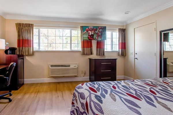 Red Roof Inn & Suites Monterey image 48