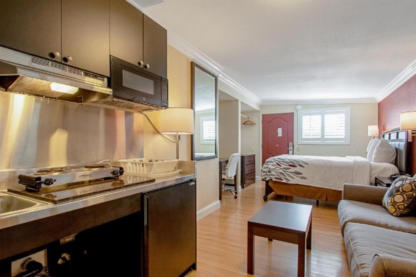 Red Roof Inn & Suites Monterey image 55