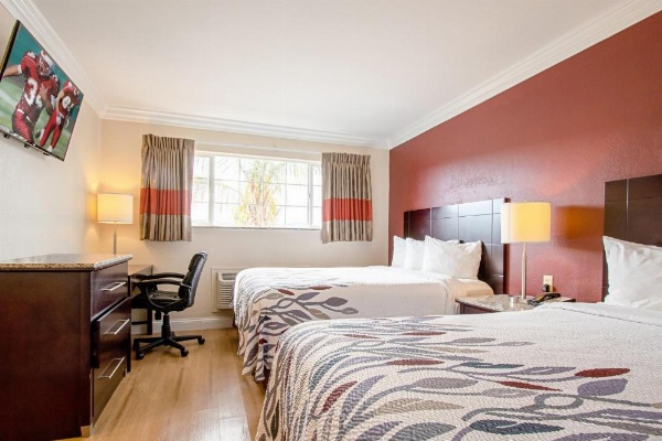 Red Roof Inn & Suites Monterey image 7